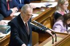 Zeman podrobil rozpočet "přátelské kritice". Poslanci jej schválili pro další čtení