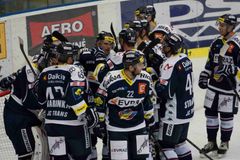 Začalo play off. Vítkovice i Pardubice mají první výhry