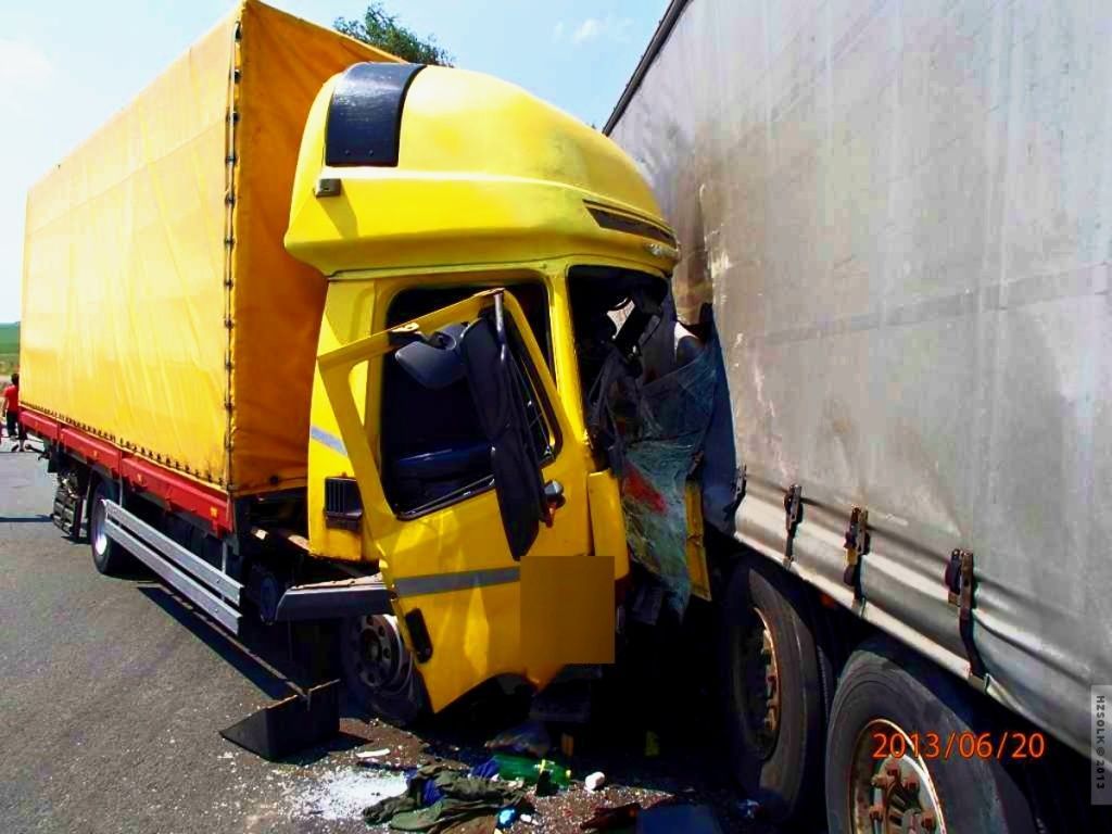 Nehoda náklaďáků na Šumpersku