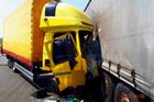 Při nehodě dvou kamionů na pražském okruhu zemřela řidička, Lochkovský tunel byl dvě hodiny uzavřený