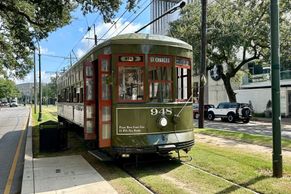 Nejstarší tramvajová linka světa ohromí šotouše. New Orleans brázdí stoleté vozy