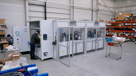 Plně automatizovaná výrobní linka katetrů Riocath