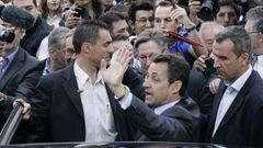 Sarkozy před volební místností