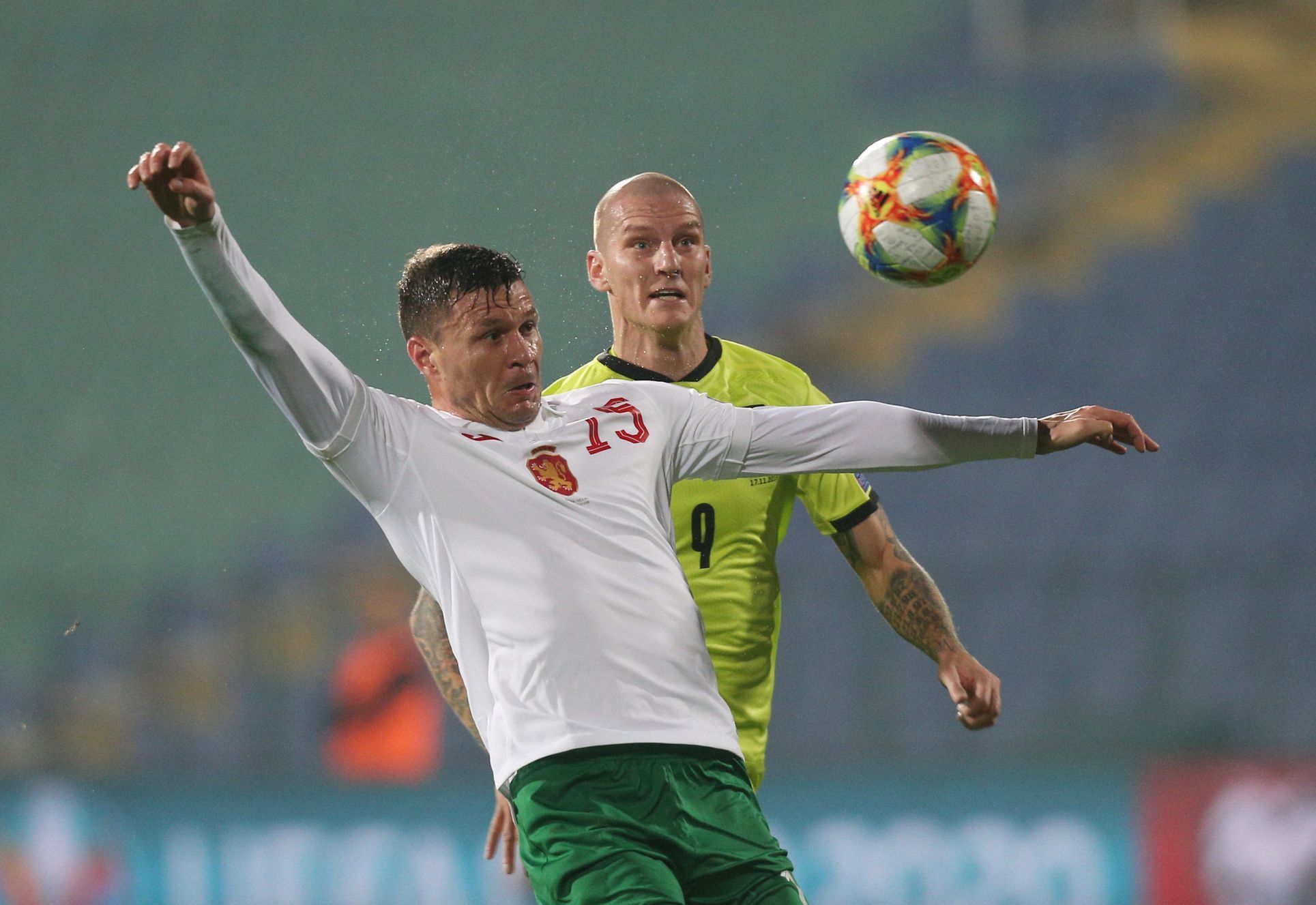Vasil Božikov a Zdeněk Ondrášek v zápase kvalifikace ME 2020 Bulharsko - Česko