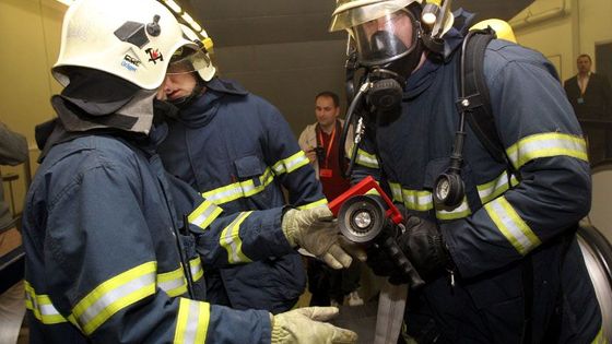 Na sjezdu ČSSD hořel kontejner s odpadky