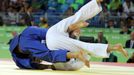 OH 2016, judo do 100 kg, semifinále: Lukáš Krpálek (v modrém) a Cyrille Maret (FRA)