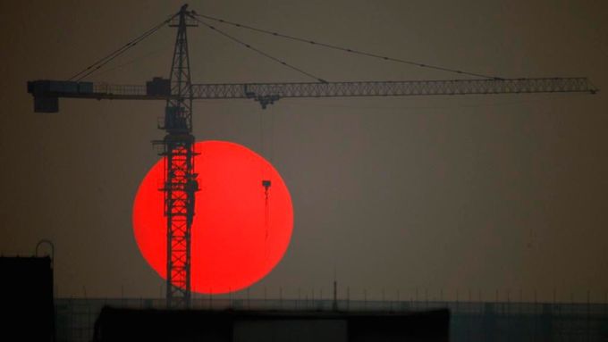 Industriální západ slunce v centru Pekingu.