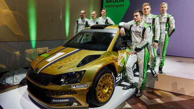 Zlatá Fabia R5 s jedničkou na boku a tři tovární posádky Škody Motorsport, které letos obsadily první tři pozice v šampionátu WRC 2.