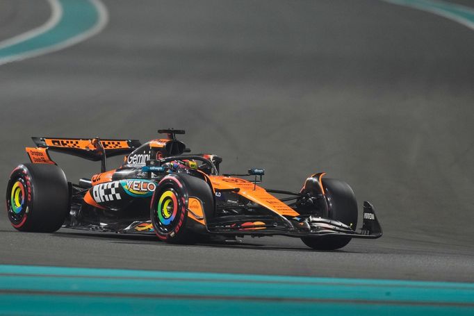 Oscar Piastri, McLaren v kvalifikaci na VC Abú Zabí 2025