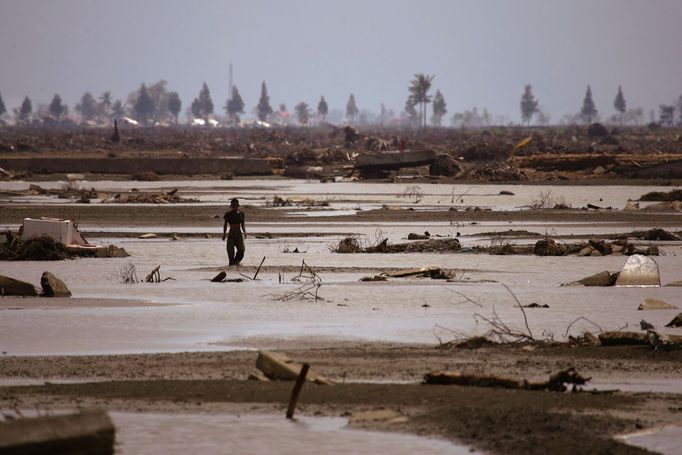 Uplynulo 15 let od ničivé vlny tsunami, která si 26. prosince 2004 vyžádala na pobřeží Indického oceánu v jihovýchodní Asii přes 230 000 mrtvých.