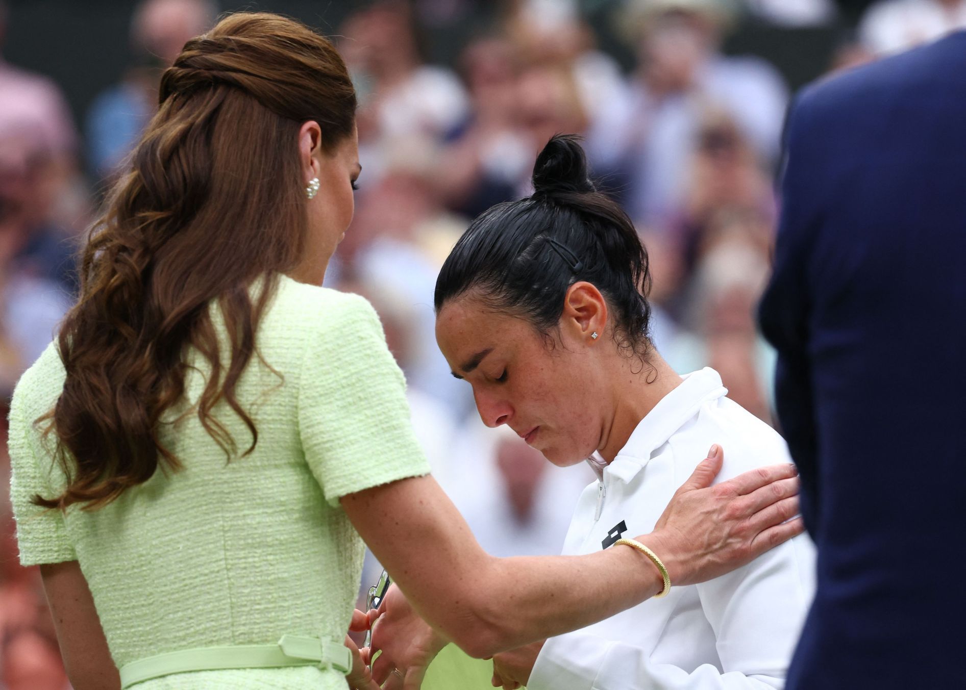 Catherine, princezna z Walesu a plačící Uns Džábirová po finále Wimbledonu 2023
