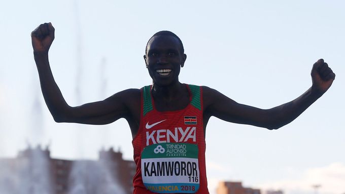 Geoffrey Kipsang Kamworor slaví třetí titul mistra světa v půlmaratonu.