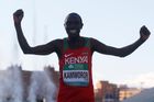 Nadvláda Kamworora. Keňský běžec je potřetí za sebou mistrem světa v půlmaratonu