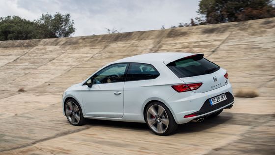 Seat slaví 20 let sportovních vozů Cupra. Testovali jsme poslední a nejrychlejší z nich