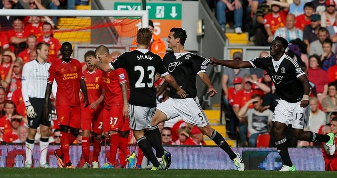 Lovren ze Southamptonu se raduje z branky v anglické Premier League