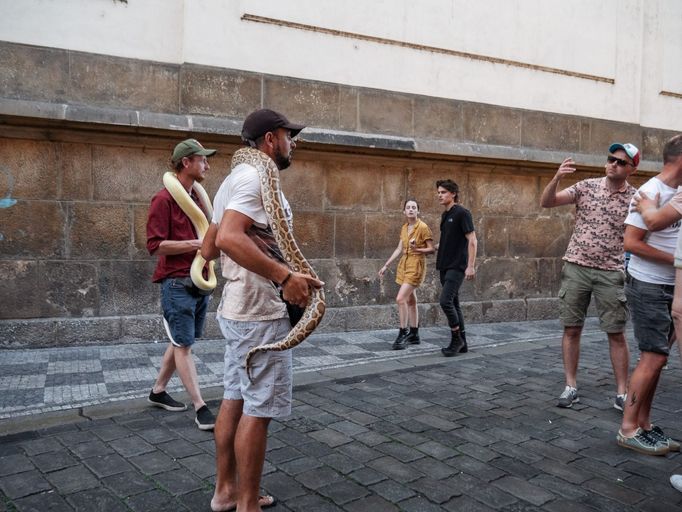 Vítejte v Pragolandu. Turistická Praha na fotkách