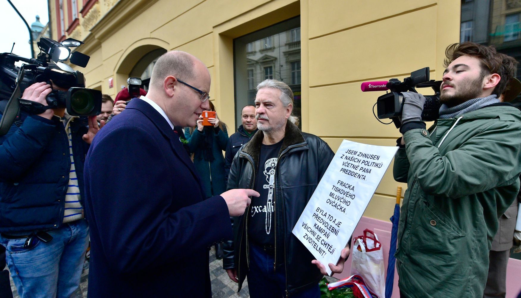 17. listopad 2016 - Národní třída - Bohuslav Sobotka - demonstrant