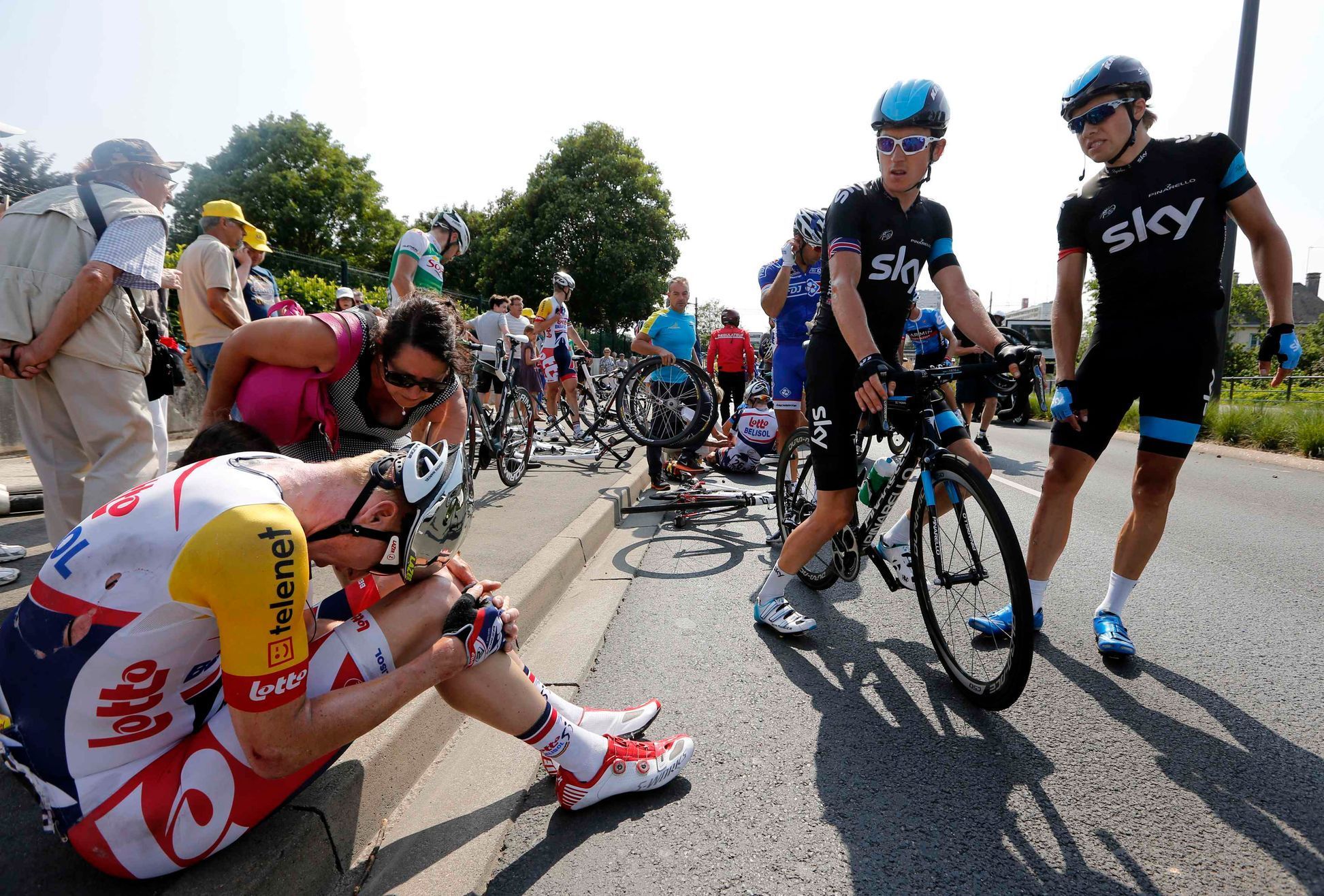 Dvanáctá etapa Tour de France 2013 - hromadný pád