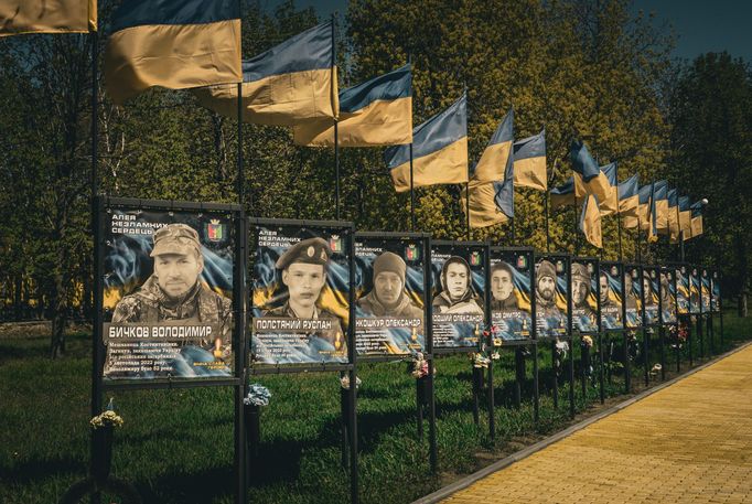 Tady se vzpomíná na padlé v rusko-ukrajinské válce.