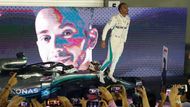 Letos si Singapuru nejvíc užíval Lewis Hamilton, který v jihovýchodní Asii slavil 69. vyhranou Velkou cenu své úspěšné kariéry.