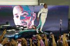 Letos si Singapuru nejvíc užíval Lewis Hamilton, který v jihovýchodní Asii slavil 69. vyhranou Velkou cenu své úspěšné kariéry.