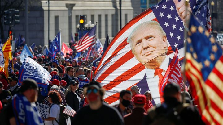Trump blokuje předávání vlády Bidenovi. V sázce může být i bezpečnost USA