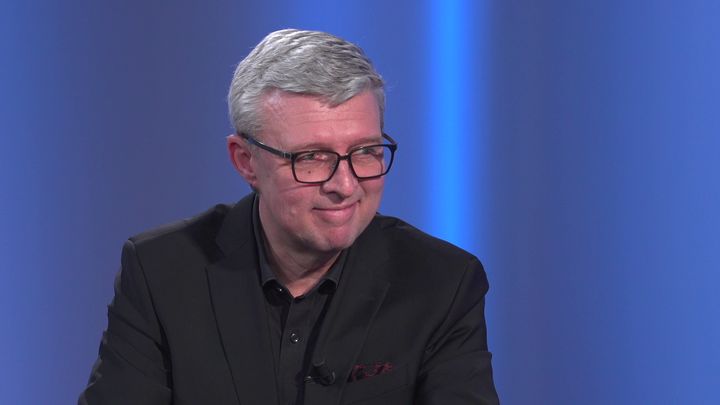 Nejde jen o Fialu. “Kulila byste oči, co za lidi kde sedí,” tepe vládu Havlíček