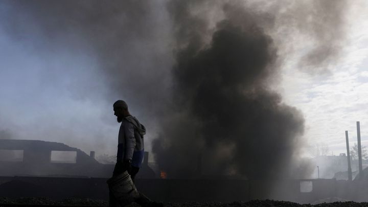Ukrajině chybí miliardy eur na provoz státu, dostane je od EU formou půjček a grantů; Zdroj foto: Reuters