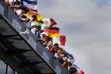 Australští fanoušci se nezachovali zrovna sportovně. Když zjistili, že Vettel vypadl, začaly tribuny spontánně tleskat.