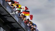 Australští fanoušci se nezachovali zrovna sportovně. Když zjistili, že Vettel vypadl, začaly tribuny spontánně tleskat.