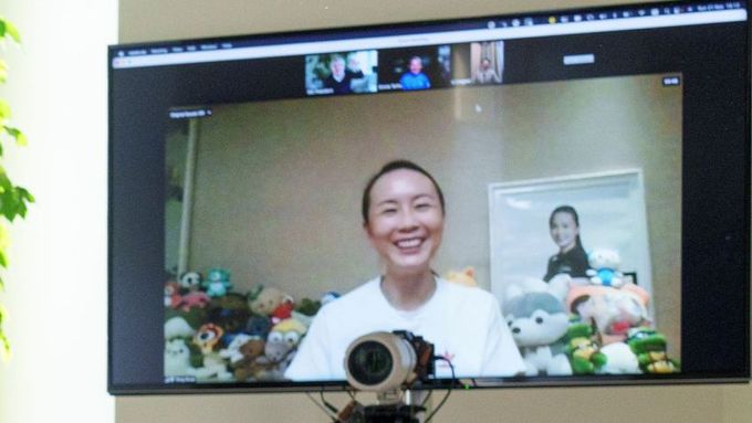 Pcheng Šuaj při videohovoru se šéfem MOV Thomasem Bachem
