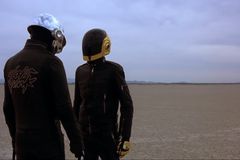 Roboti končí, ve videu se jeden odpálil. Duo Daft Punk odchází do důchodu