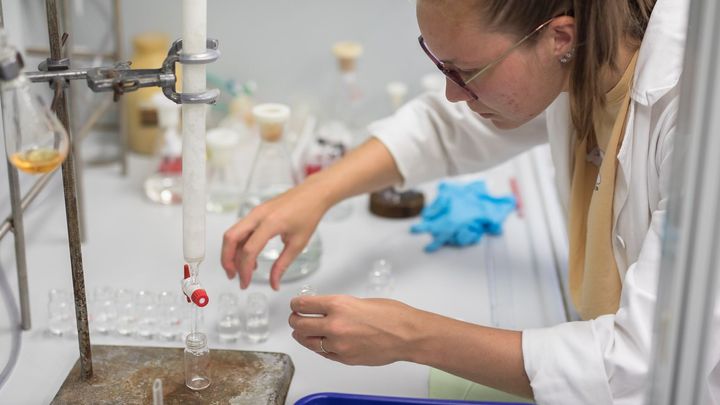 Každá druhá vědkyně se setkala se sexuálním obtěžováním, ukazuje studie