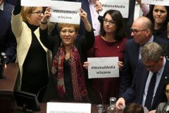 Blokáda polského parlamentu skončila, opozice se s Kaczyńským ale dál dohaduje