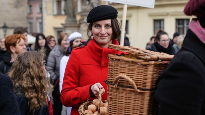 Foto: Tisíc vajec pro Krnáčovou. Velvarský spolek "natvrdlých" obnovil tradici velikonočního průvodu