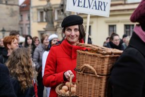Foto: Tisíc vajec pro Krnáčovou. Velvarský spolek "natvrdlých" obnovil tradici velikonočního průvodu