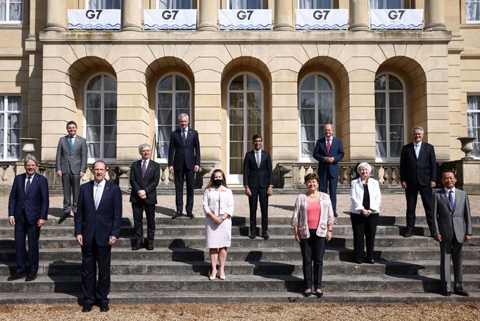 Ministři financí zemí G7 a lídři důležitých ekonomických institucí.