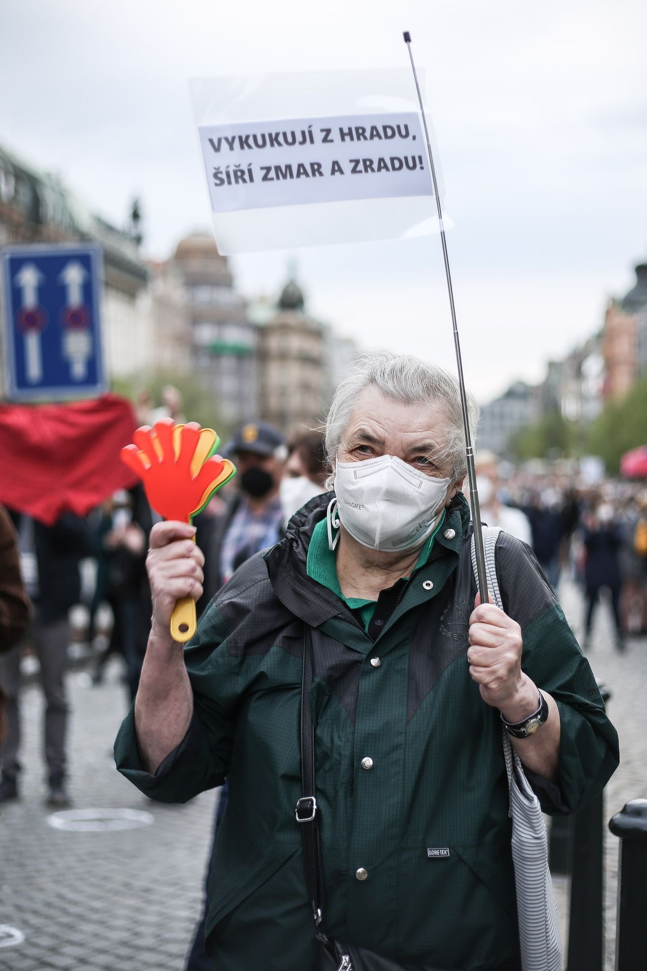 Demonstrace Milion chvilek demokracie, Václavské náměstí, duben 2021, respirátory, protest