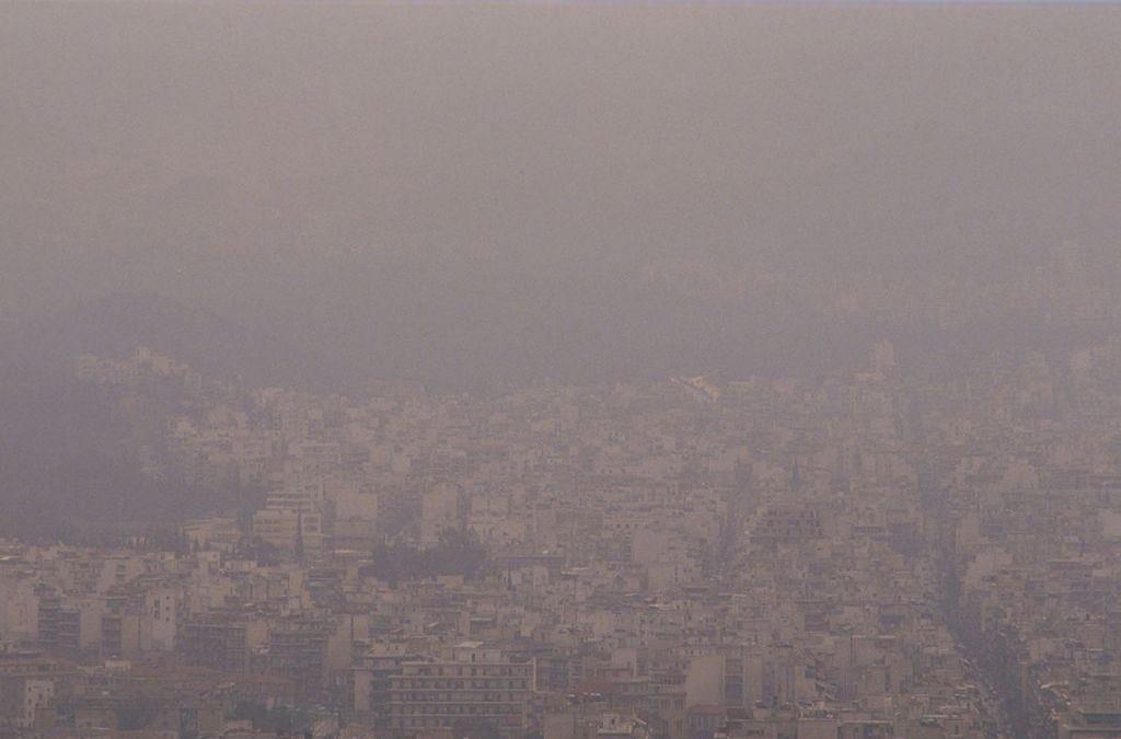 Foto: Podívejte se, jak smog zahaluje život ve městech - Řecko