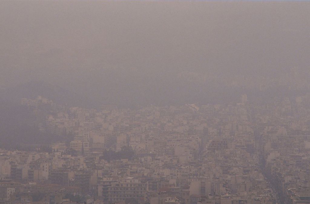 Foto: Podívejte se, jak smog zahaluje život ve městech - Řecko