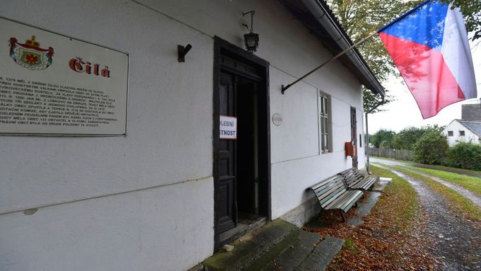 Obecní úřad a zároveň volební místnost v Čilé na Rokycansku, nejmenší obci v Plzeňském kraji.