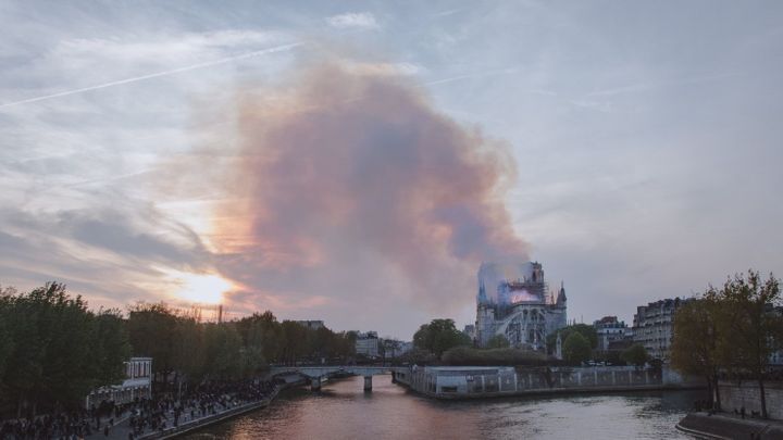 Dozvuky požáru Notre-Dame: Ovzduší je znečištěné olovem, padají trestní oznámení