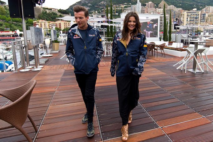 F1, VC Monaka 2016: zpěvák Louis Tomlinson a herečka Danielle Campbellová