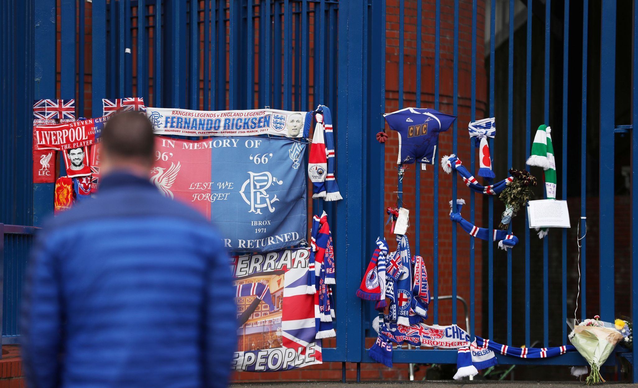 Pietní místo u stadionu Glasgow Rangers jako vzpomínka na Fernanda Ricksena