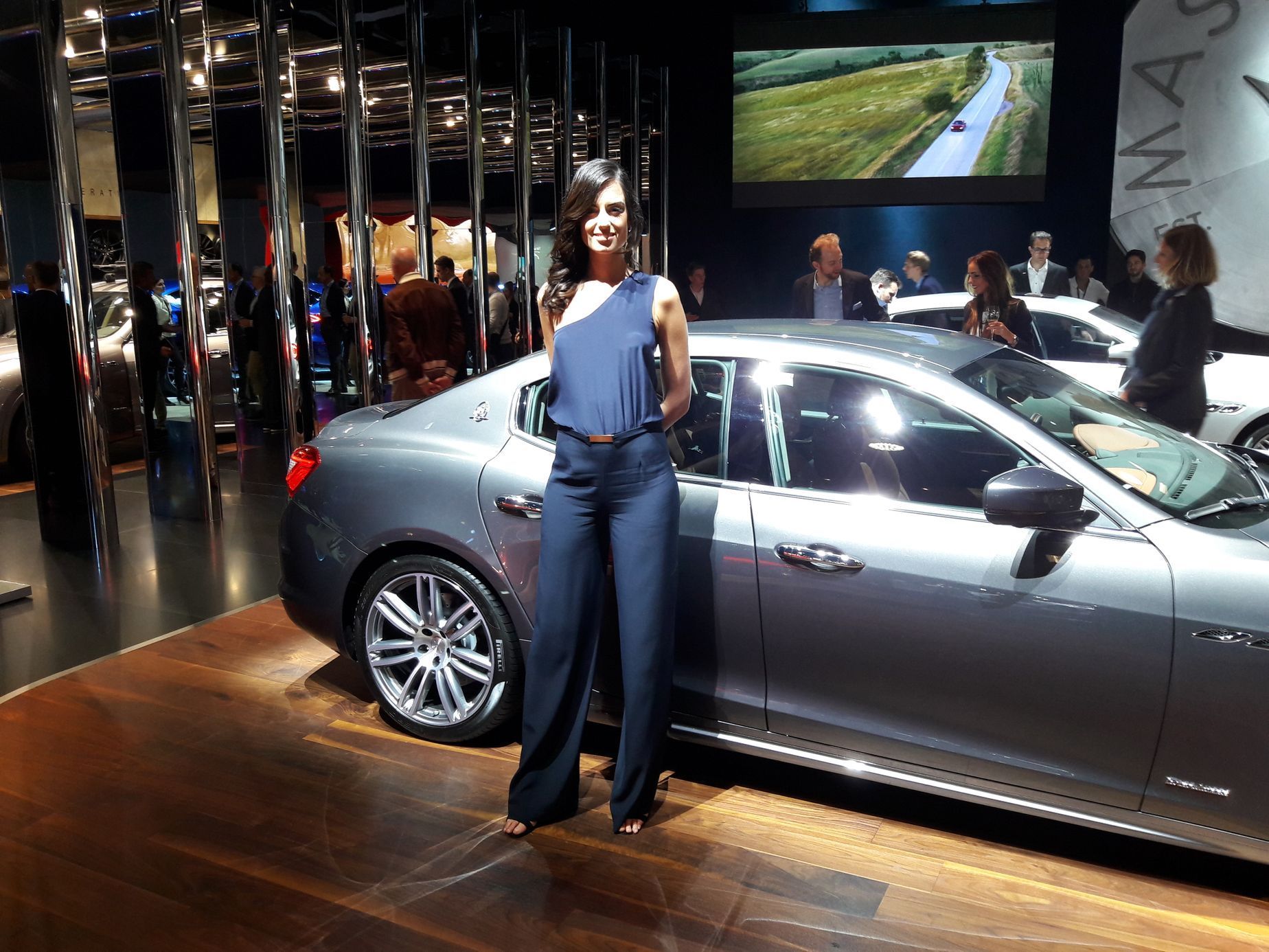 Auta a holky IAA Frankfurt 2017