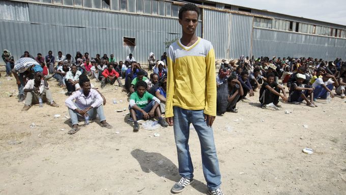Pouť těchto uprchlíků skončila už v Libyi. Přes Středozemní moře se nedostali.