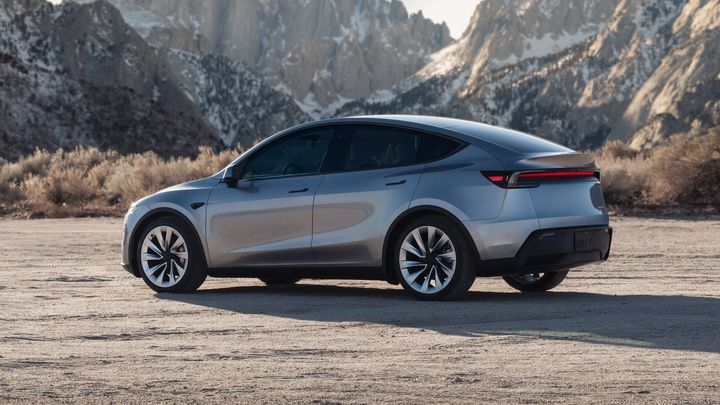 Musk vyslyšel své kritiky. Novou Teslu Model Y už objednáte v Česku, víme, za kolik