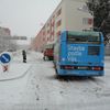 Nehoda - 12.2.2013- HK - Autobus se srazil s pluhem