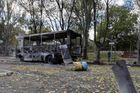 Živě: Povstalecká střela zasáhla autobus, zemřelo 11 lidí