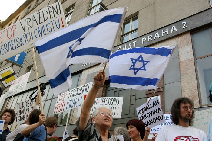 Pro Izrael před radnicí Prahy 2